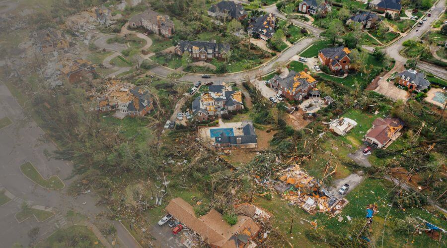 Why choose water damage restoration service for commercial flood cleanup in Goleta